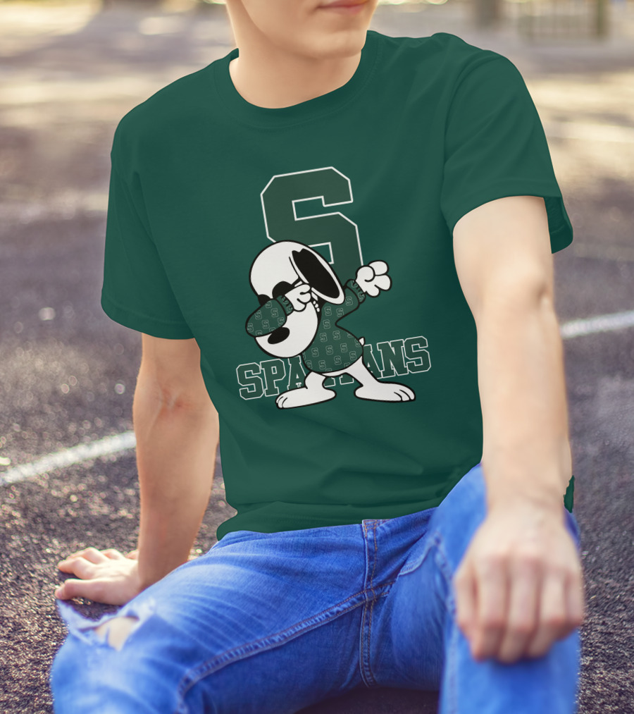 Michigan State Spartans Snoopy Dabbing Football Cartoon Peanuts T-Shirt