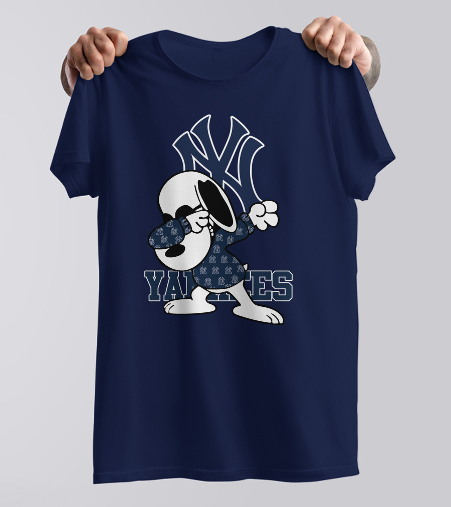 Snoopy Dabbing New York Yankees Logo Yankees T-Shirt