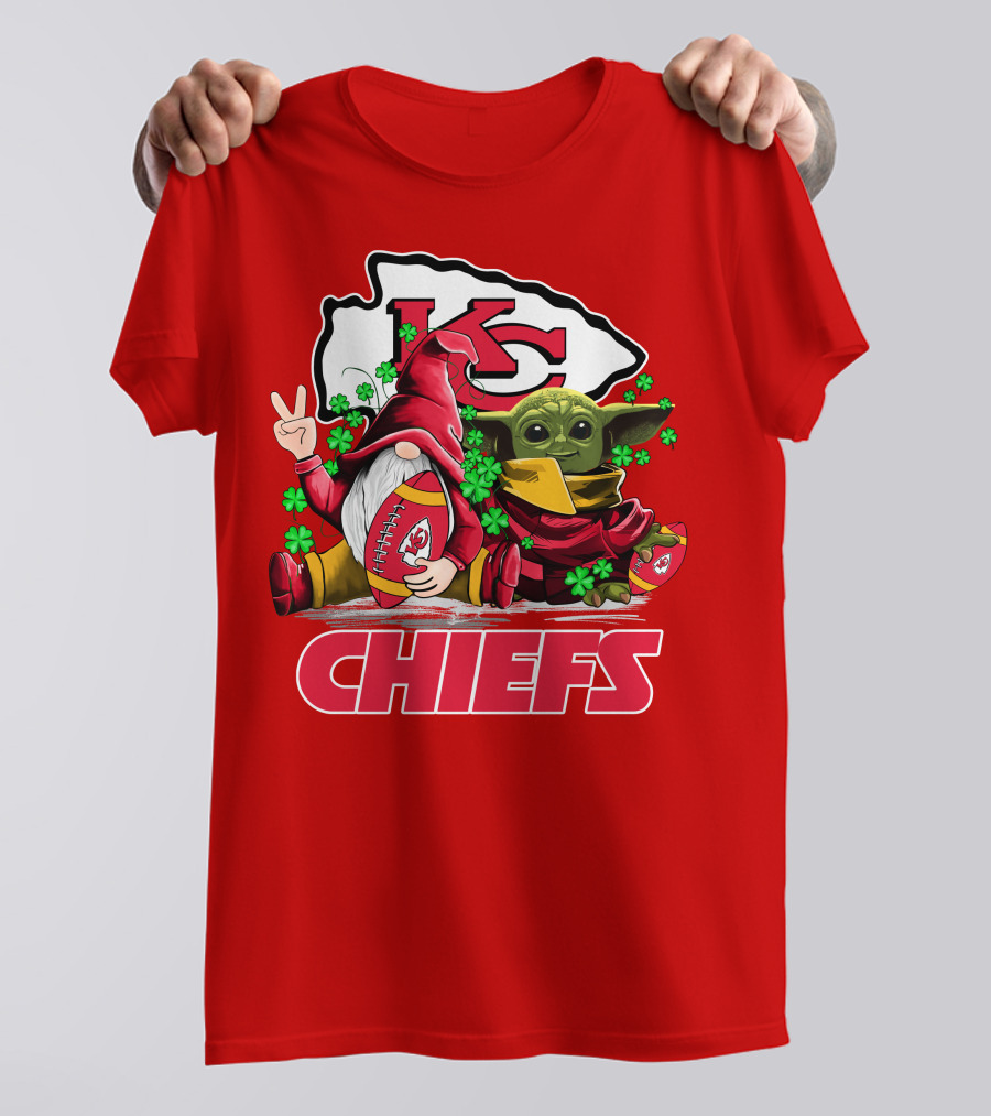 Kansas City Chiefs Leprechauns Gnomes Baby Yoda Hug T-Shirt