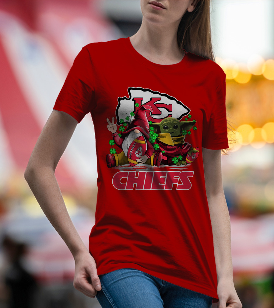 Kansas City Chiefs Leprechauns Gnomes Baby Yoda Hug T-Shirt