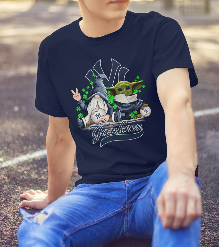 Yankees Gnome Baby Yoda Clover Baseball Hug T-Shirt