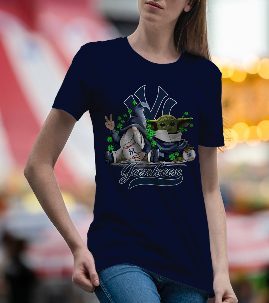 Yankees Gnome Baby Yoda Clover Baseball Hug T-Shirt