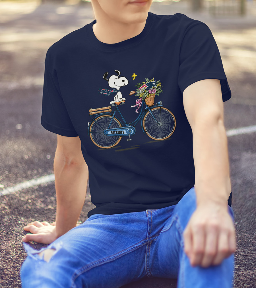 New England Patriots Happy Snoopy Bicycle With Flower Basket And Woodstock T-Shirt
