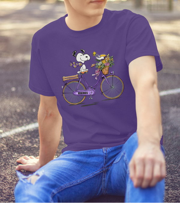 Minnesota Vikings Snoopy Woodstock Bicycle Adventure T-Shirt