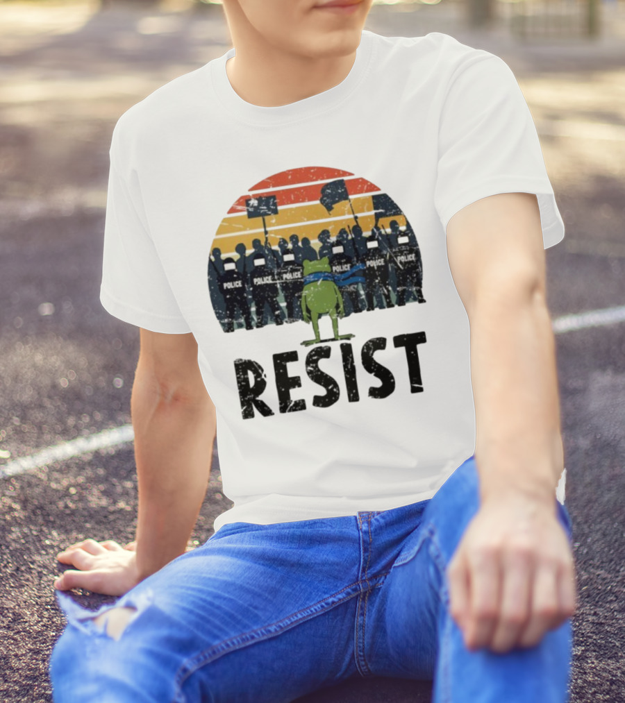 Portland Frog Protester Resist Police Vintage Sunset T-Shirt