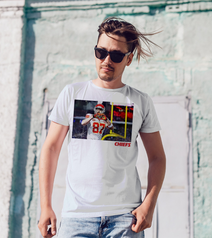 Travis Kelce 87 Kansas City Chiefs Heart Gesture Signature T-Shirt