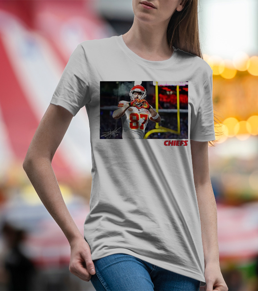 Travis Kelce 87 Kansas City Chiefs Heart Gesture Signature T-Shirt