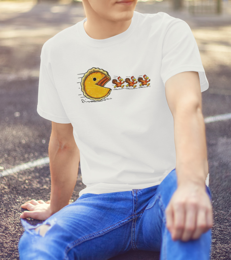 Thanksgiving Turkey Chase With Retro Pumpkin Pie Eating Game Theme T-Shirt