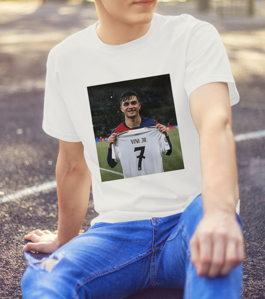 Pedri Holding Vini Jr 7 Jersey La Liga Real Madrid T-Shirt