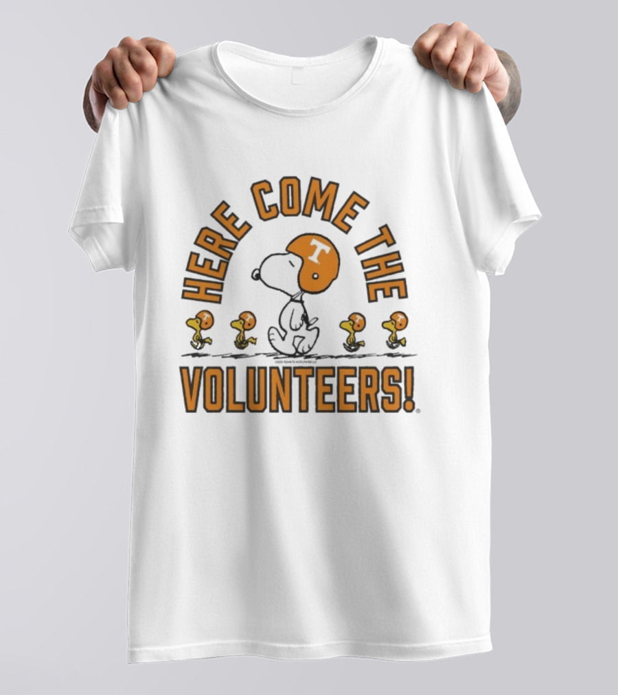 Here Come The Volunteers Snoopy Woodstock Tennessee Volunteers Peanuts Gameday T-Shirt