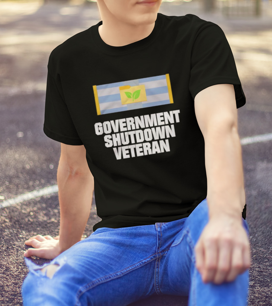 Government Shutdown Veteran Green Leaves Folder Icon Stripes T-Shirt