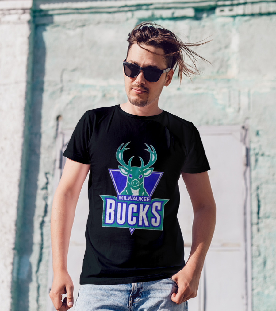 Milwaukee Bucks Deer Head Emblem Retro Style T-Shirt