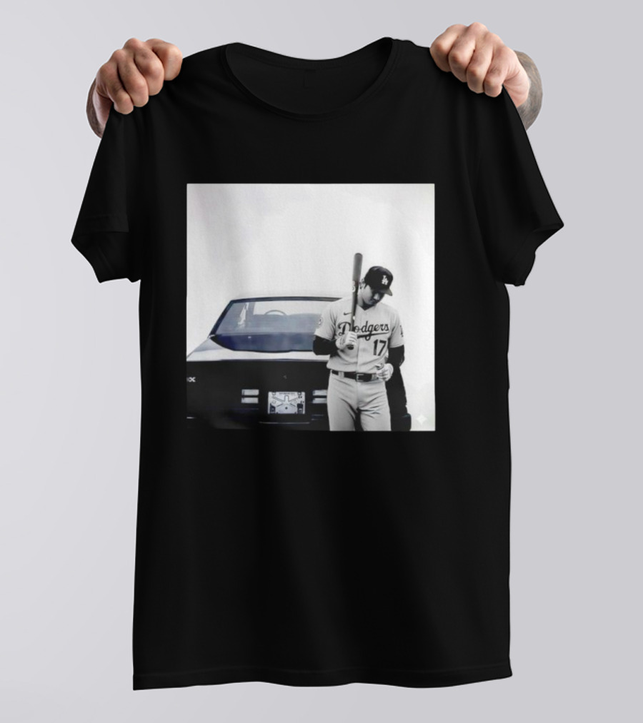 Shohei Ohtani Los Angeles Dodgers Baseball Pose Vintage Car Scene T-Shirt