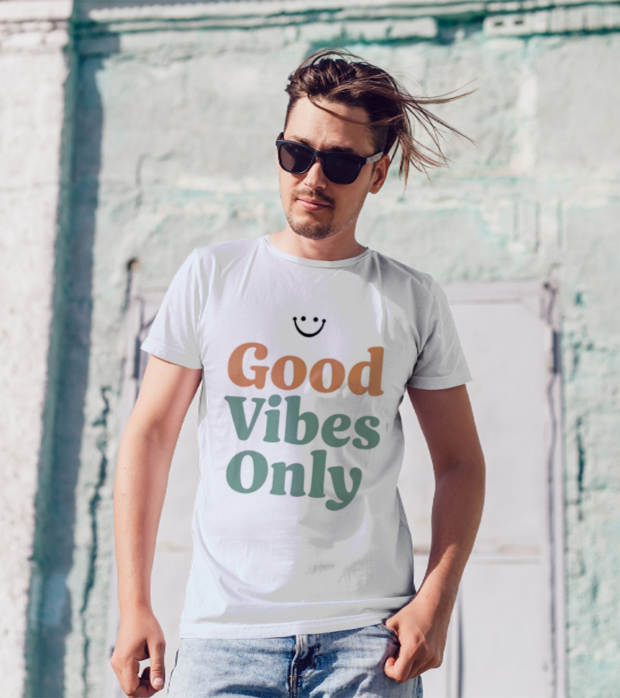 Good Vibes Only Retro Smile Iconic Phrase 70s Style T-Shirt