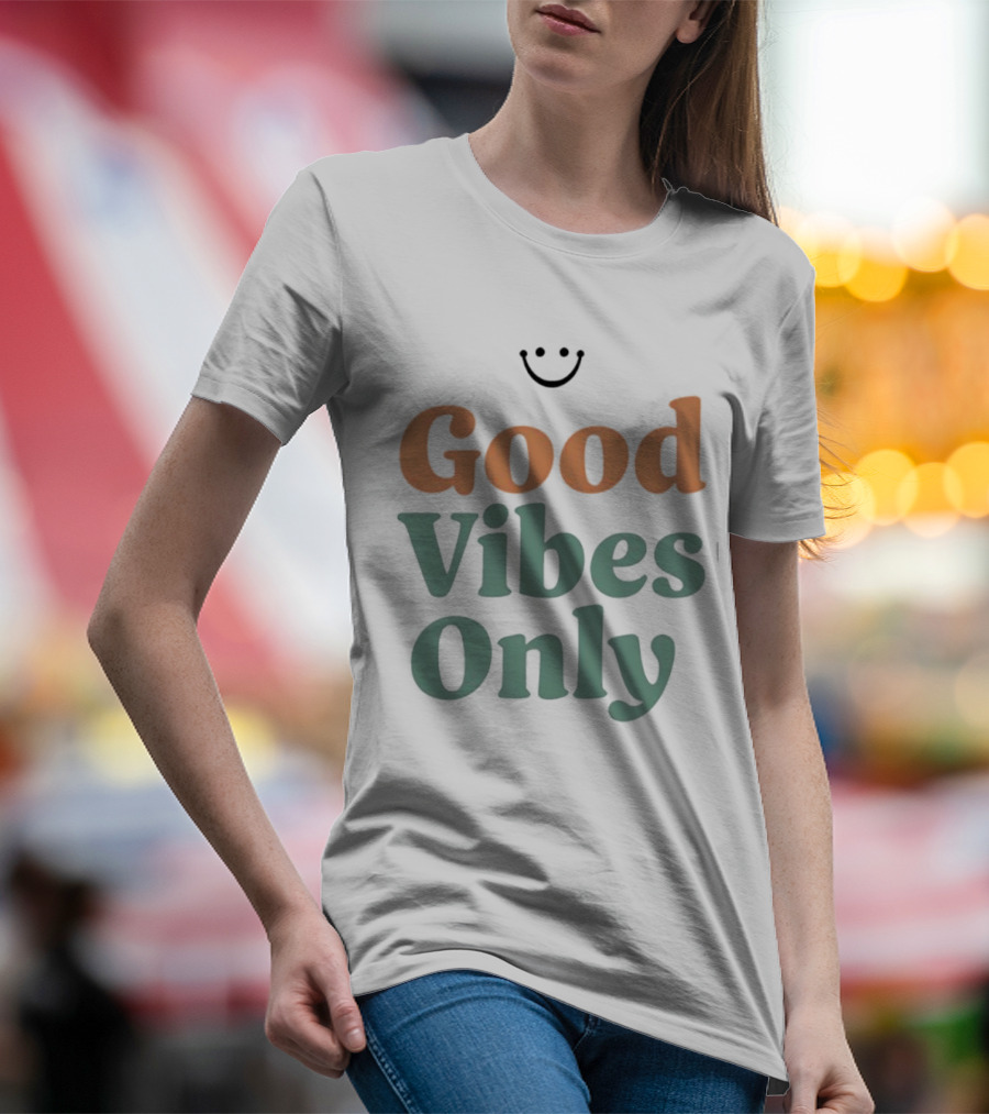 Good Vibes Only Retro Smile Iconic Phrase 70s Style T-Shirt