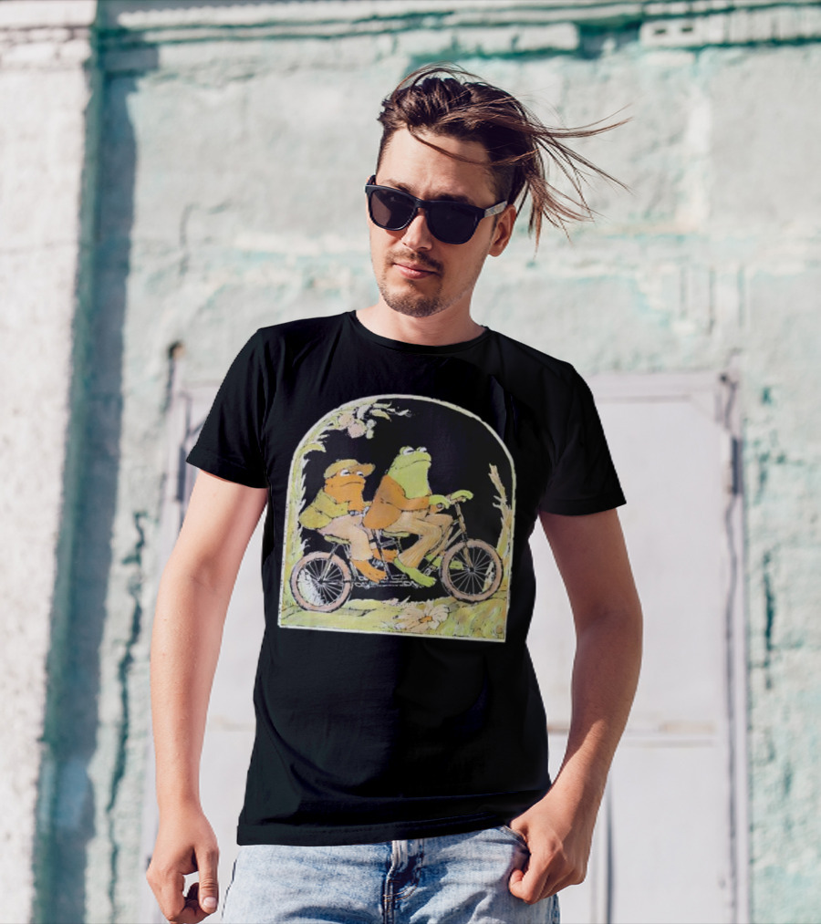 Frog And Toad Riding Vintage Bicycle Halloween Style T-Shirt