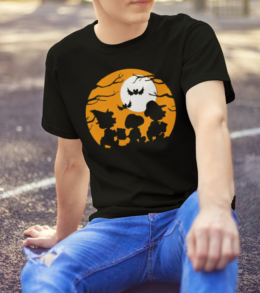 Great Pumpkin Charlie Brown Peanuts Trick Or Treat Halloween Moon Bat Silhouettes T-Shirt
