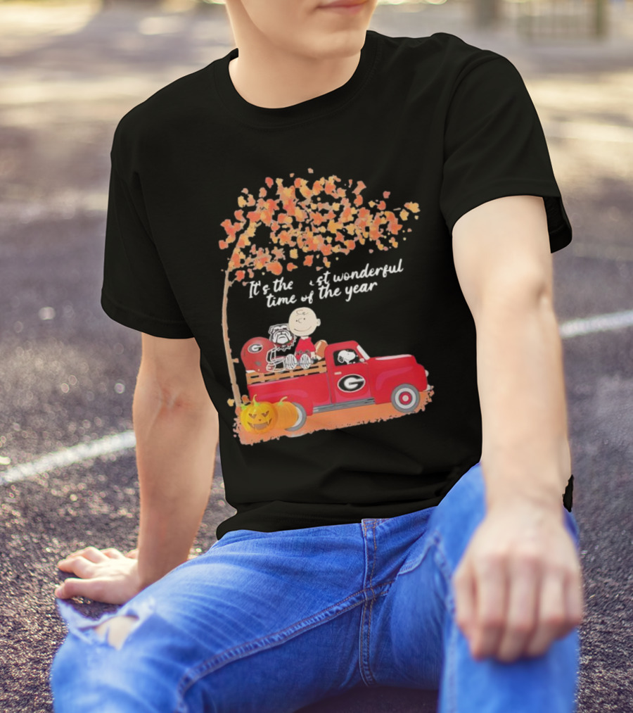 Snoopy Charlie Brown Georgia Bulldogs Red Truck Fall Halloween T-Shirt