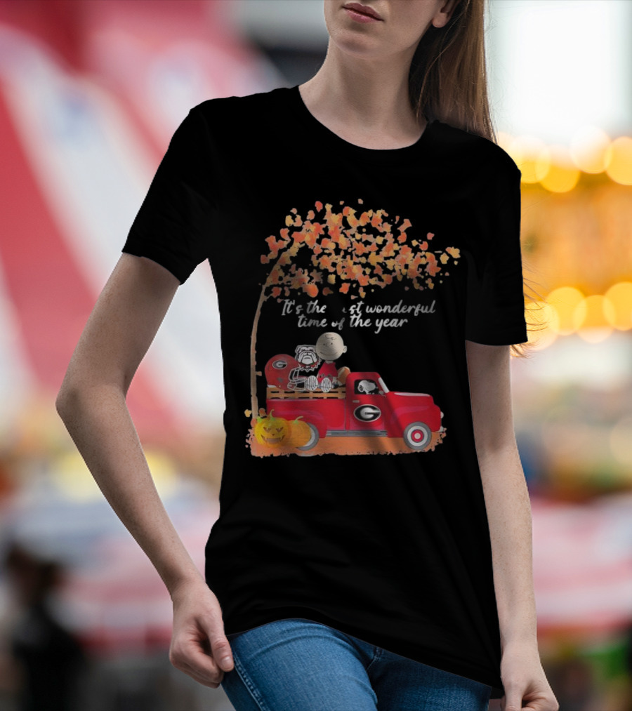 Snoopy Charlie Brown Georgia Bulldogs Red Truck Fall Halloween T-Shirt