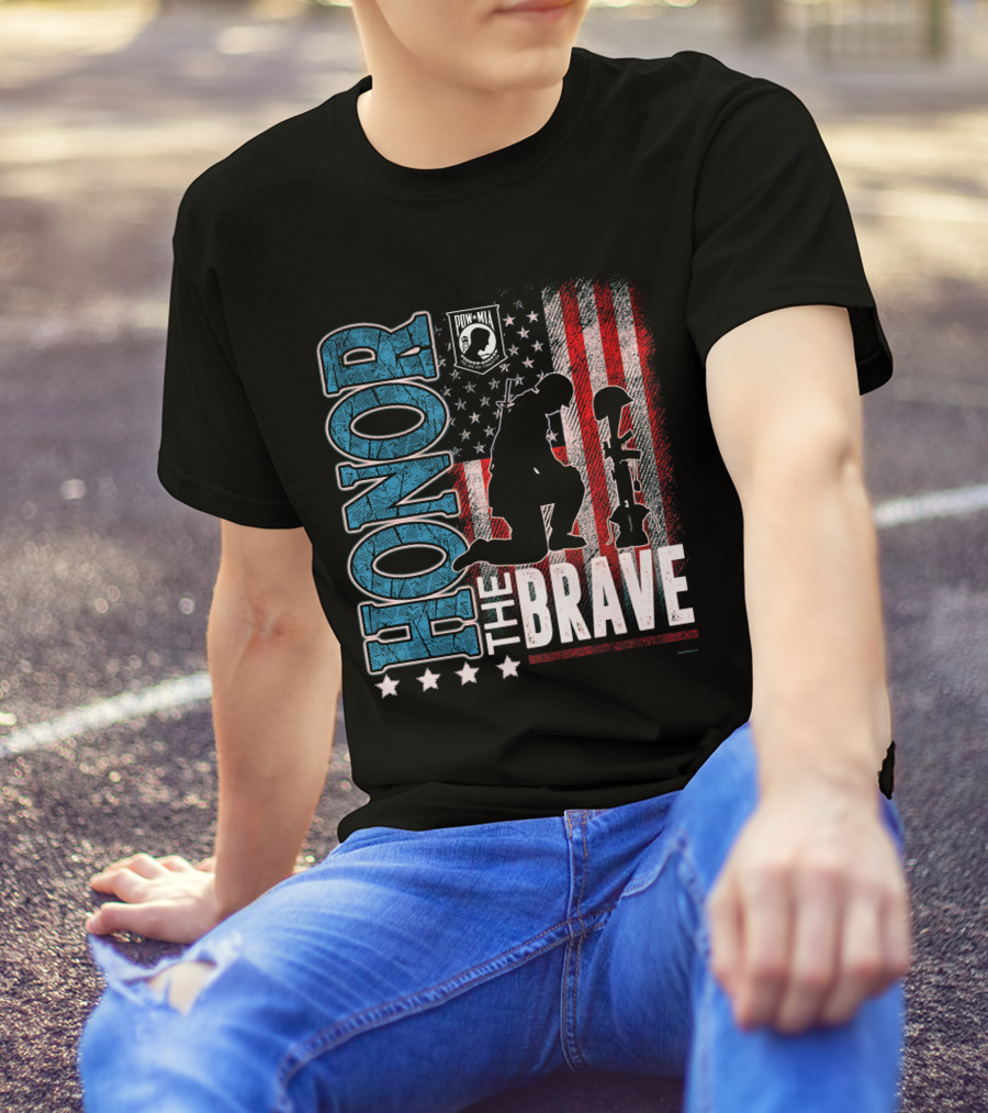 Honor The Brave POW-MIA American Flag Soldier Kneeling Memorial T-Shirt