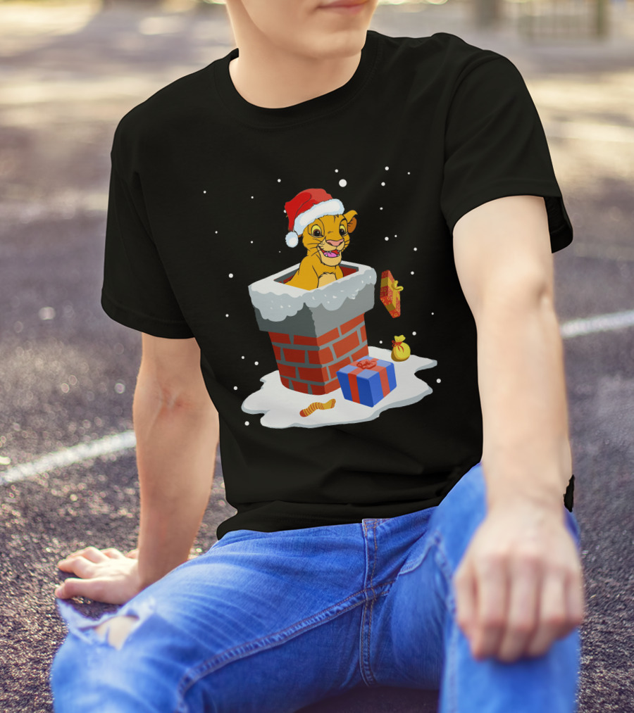 Simba In Santa Hat Popping Out Of Chimney With Christmas Gifts T-Shirt