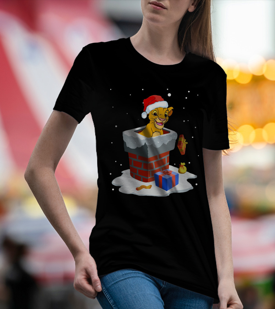 Simba In Santa Hat Popping Out Of Chimney With Christmas Gifts T-Shirt
