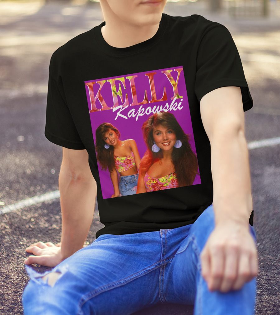Kelly Kapowski Saved By The Bell 90s Iconic Style Retro Vibes T-Shirt