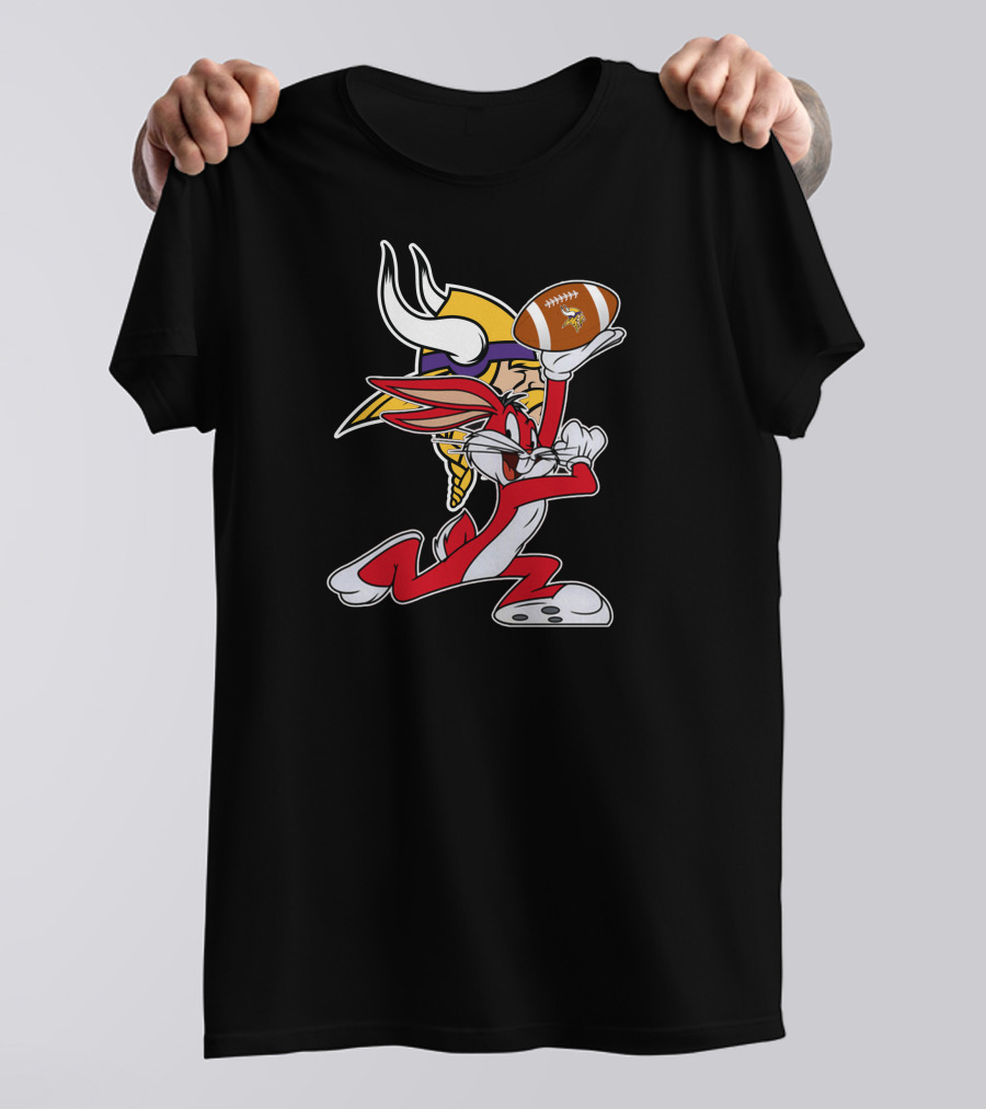Minnesota Vikings Bugs Bunny Holding Football T-Shirt