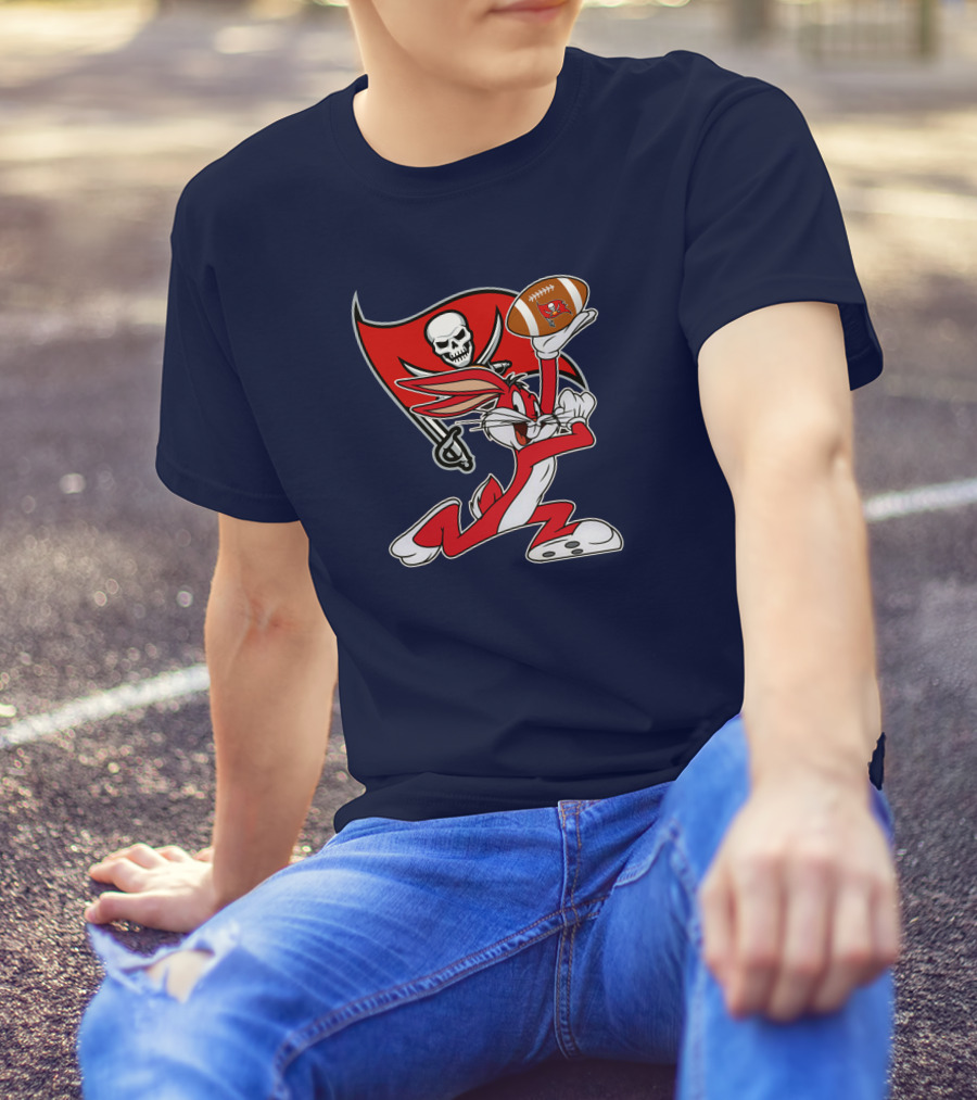 Bugs Bunny Tampa Bay Buccaneers Football Flag T-Shirt