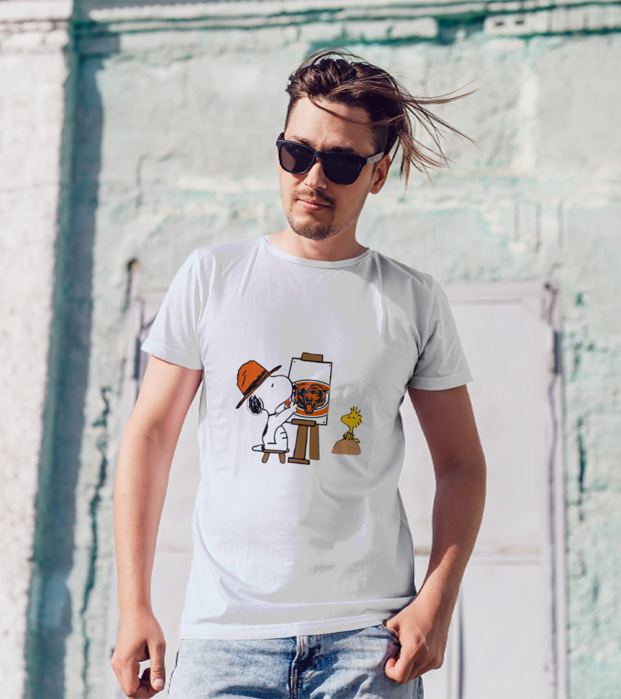 Snoopy Painting Chicago Bears Logo With Woodstock T-Shirt