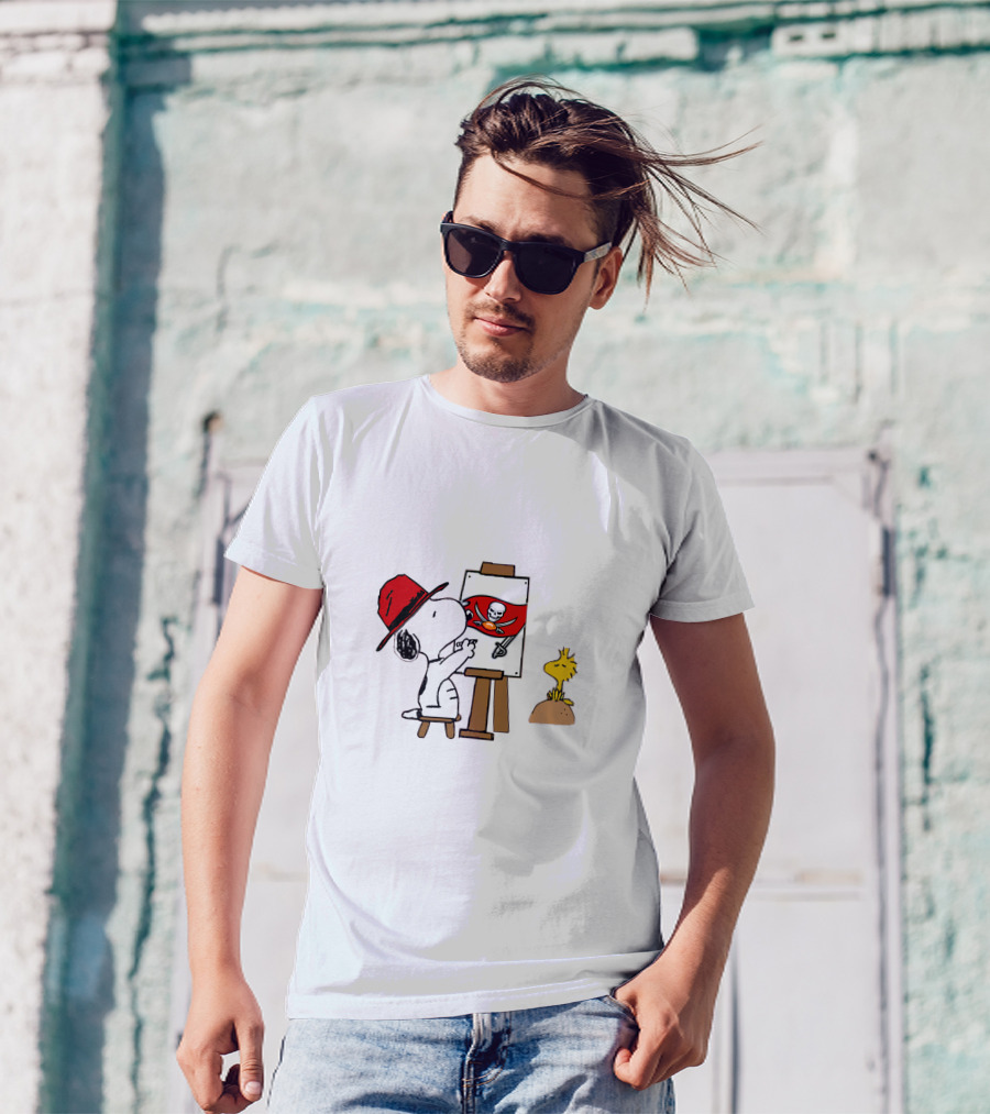 Buccaneers Painting Snoopy With Easel And Woodstock T-Shirt
