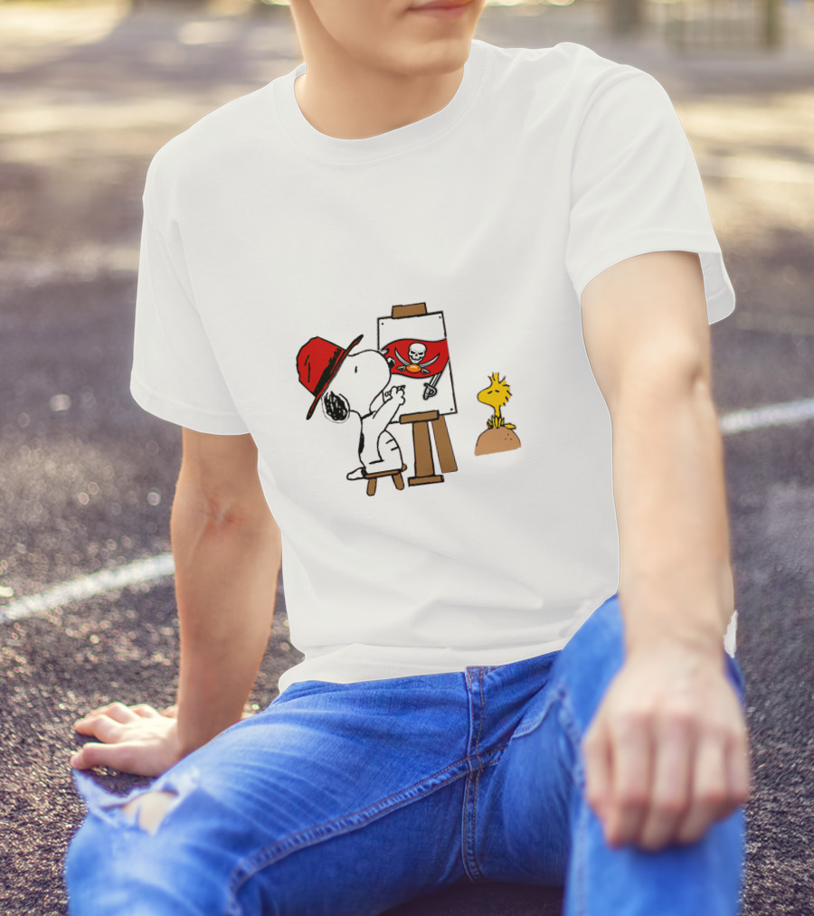 Buccaneers Painting Snoopy With Easel And Woodstock T-Shirt