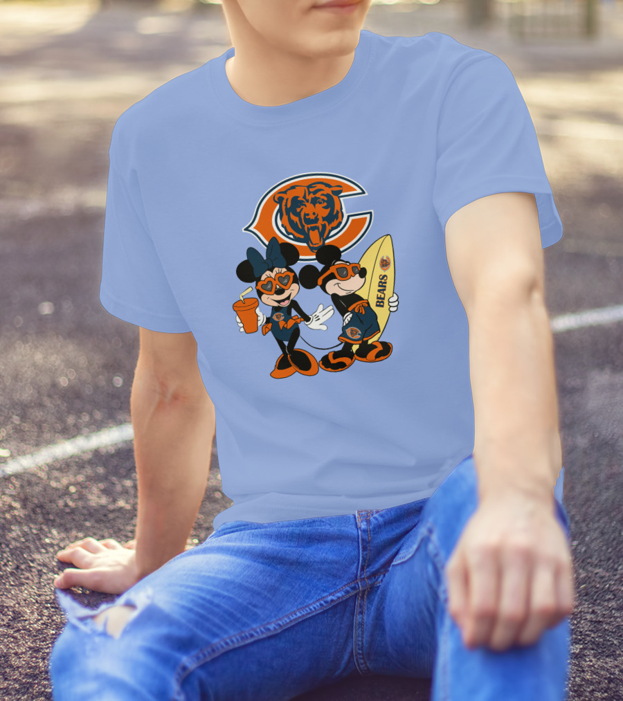 Bears Mickey Happy Vacation Chicago Football Theme Minnie And Mickey Beach Fun T-Shirt