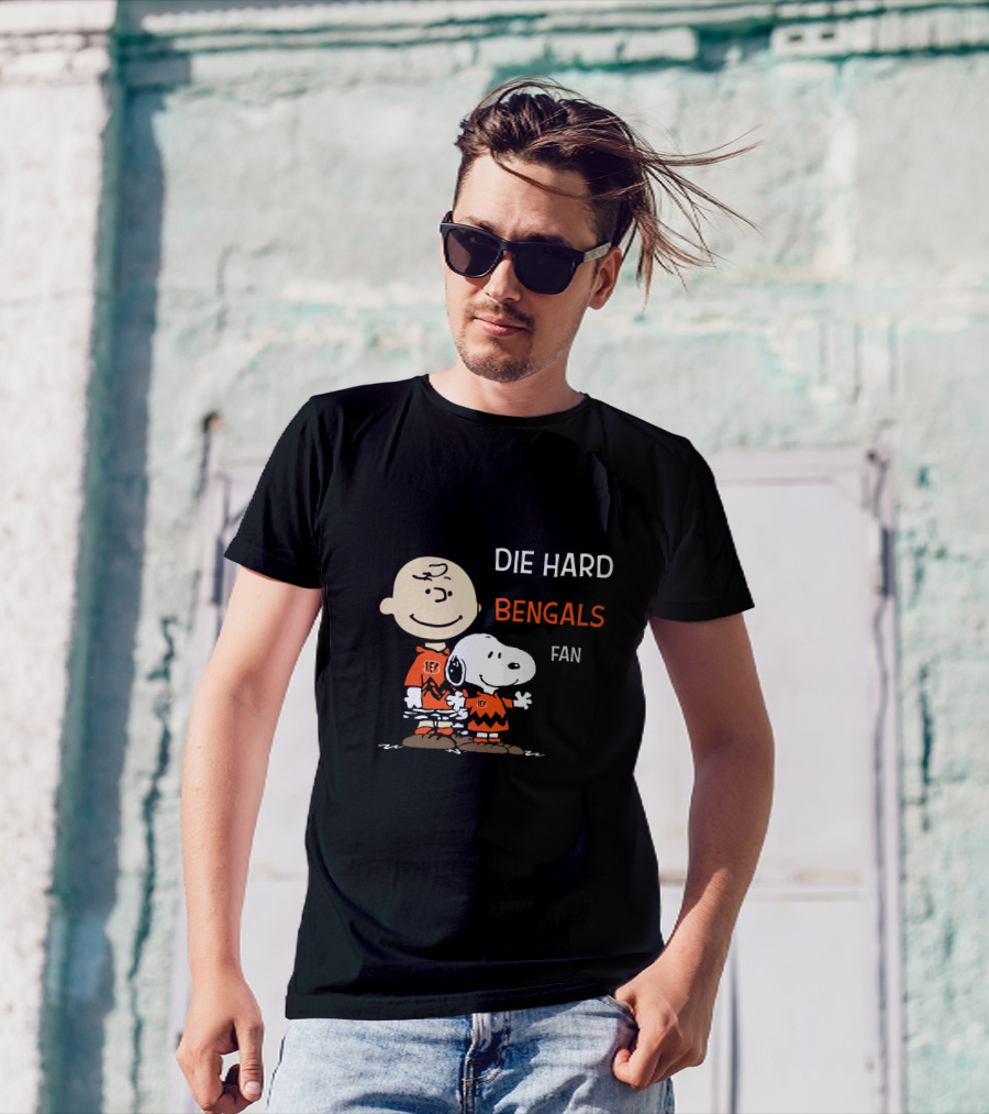 Die Hard Bengals Fan Snoopy And Charlie Brown T-Shirt