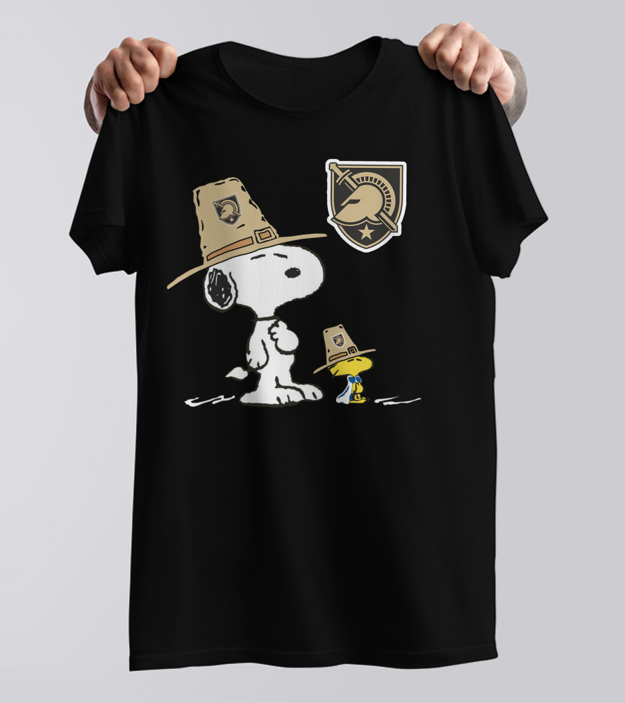 Snoopy And Woodstock With Army Black Knights Logo In Pilgrim Hats T-Shirt