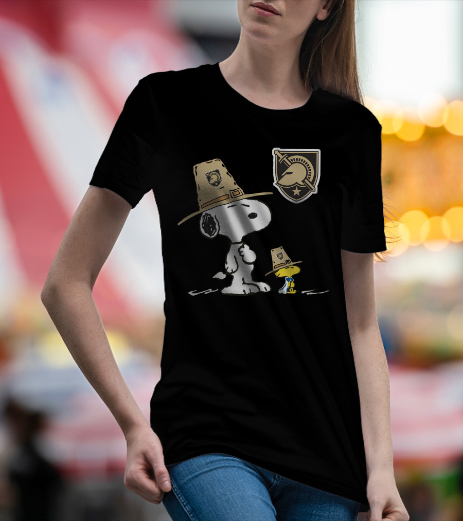 Snoopy And Woodstock With Army Black Knights Logo In Pilgrim Hats T-Shirt