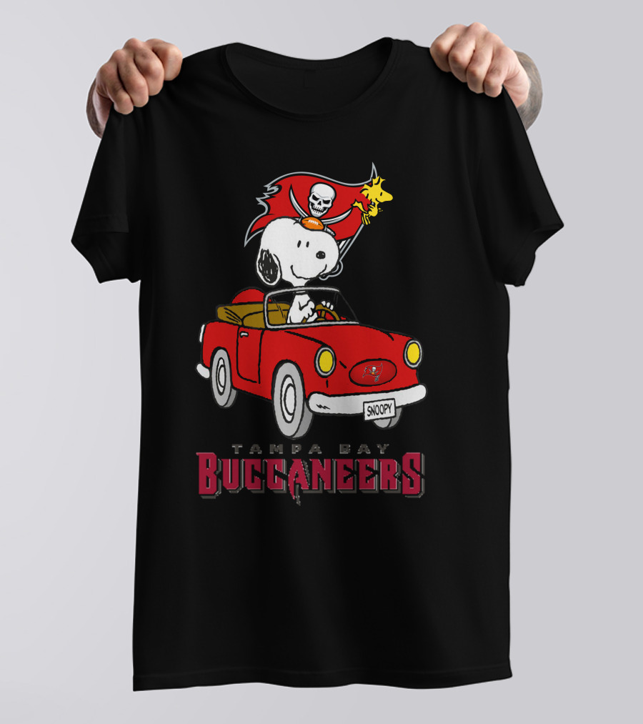 Tampa Bay Buccaneers Snoopy Driving Red Car T-Shirt