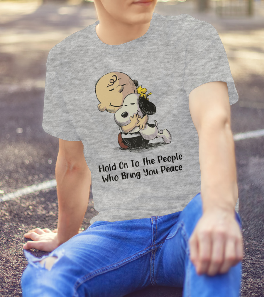 Hold On To The People Who Bring You Peace Charlie Brown Snoopy Woodstock Hug T-Shirt