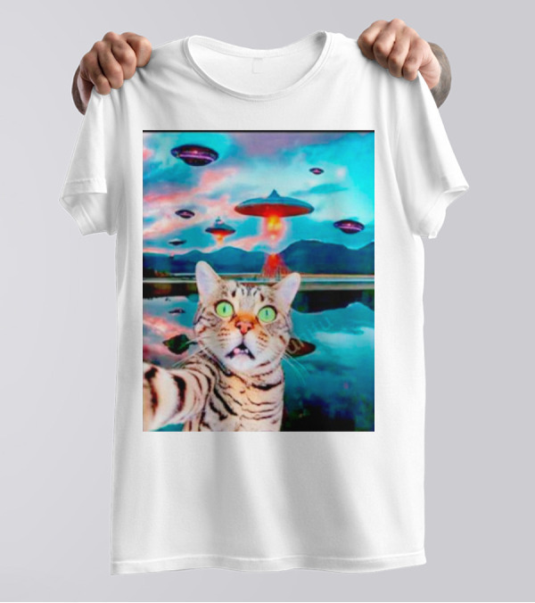 Cat Takes Selfie With UFOs In Scenic Landscape T-Shirt