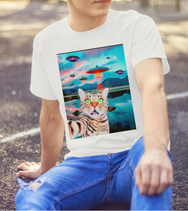 Cat Takes Selfie With UFOs In Scenic Landscape T-Shirt