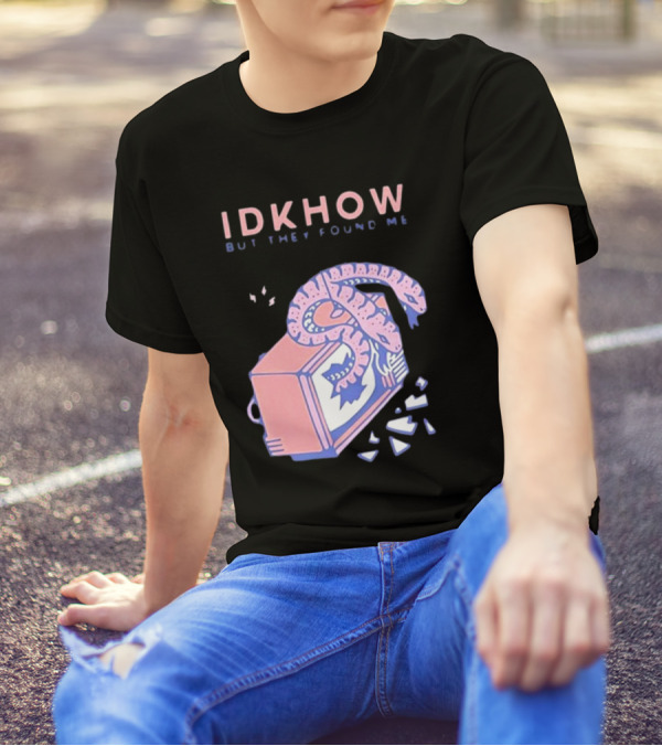 IDKhow But They Found Me Snake Crushed TV Pastel Pink Blue Image T-Shirt