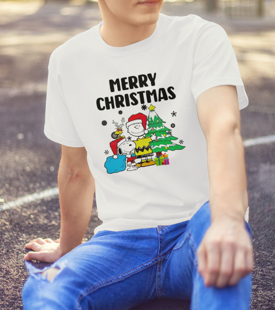Charlie Snoopy Woodstock Merry Christmas Tree Santa Hats T-Shirt
