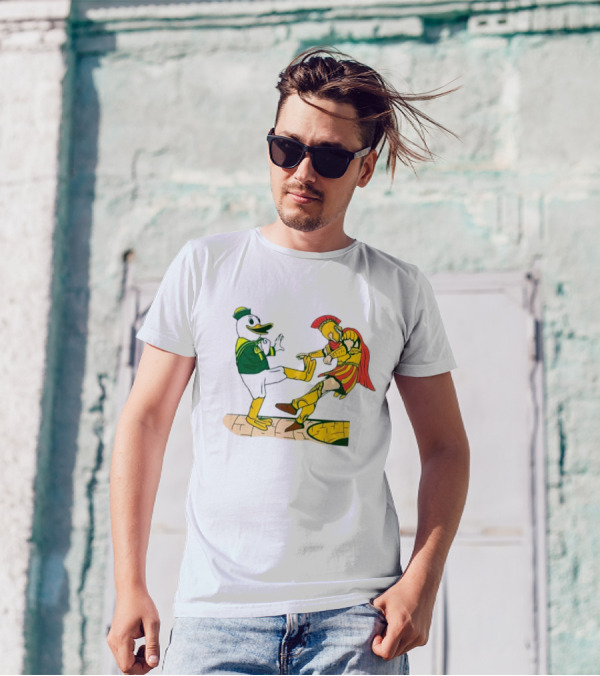 USC Trojans Versus Oregon Ducks Kick Scene T-Shirt