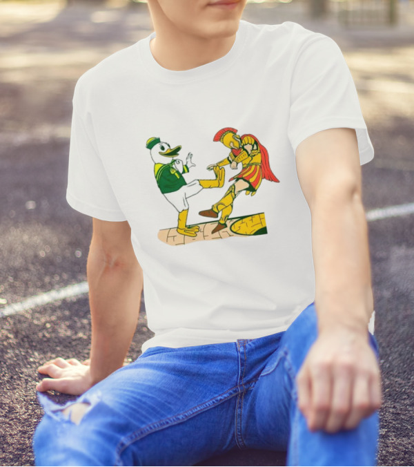 USC Trojans Versus Oregon Ducks Kick Scene T-Shirt