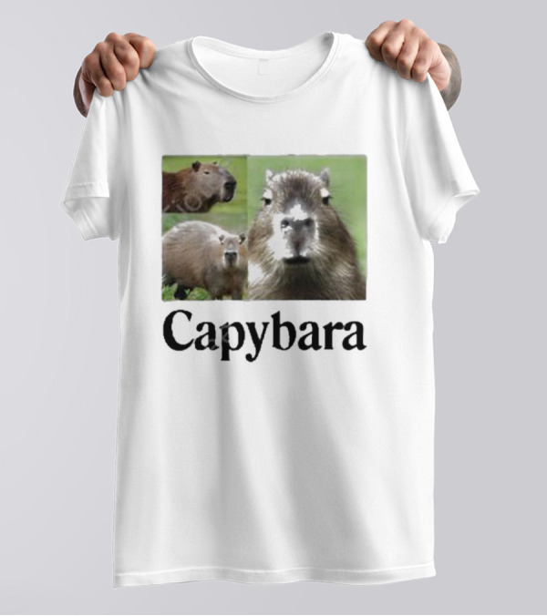 At The Moment Shop Capybara Trio Close-Up T-Shirt