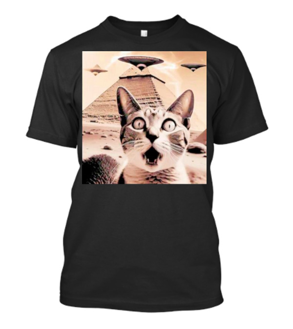 Funny Cat UFO Encounter At Egypt Pyramids T-Shirt