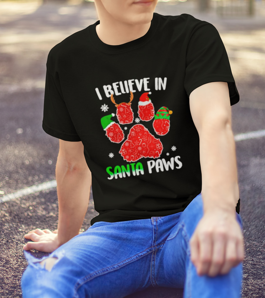 I Believe In Santa Paws With Festive Paw Prints And Hats T-Shirt