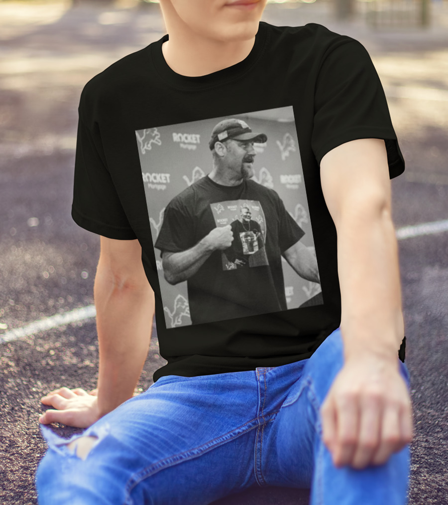 Holmes Pulling Hilarious Rocket Mortgage Lions T-Shirt