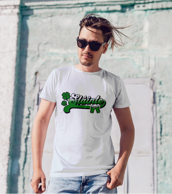 Sláinte Shamrock Gaelic Toast With Beer Glasses T-Shirt