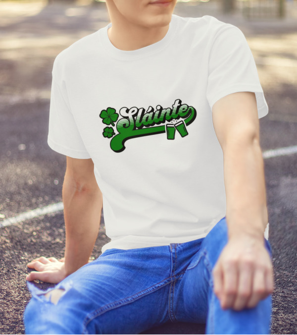 Sláinte Shamrock Gaelic Toast With Beer Glasses T-Shirt